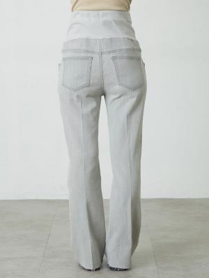 マタニティ パンツ|ain（アイン）センタープレスデニムフレアパンツ　マタニティ・産後【出産後も長く使える】