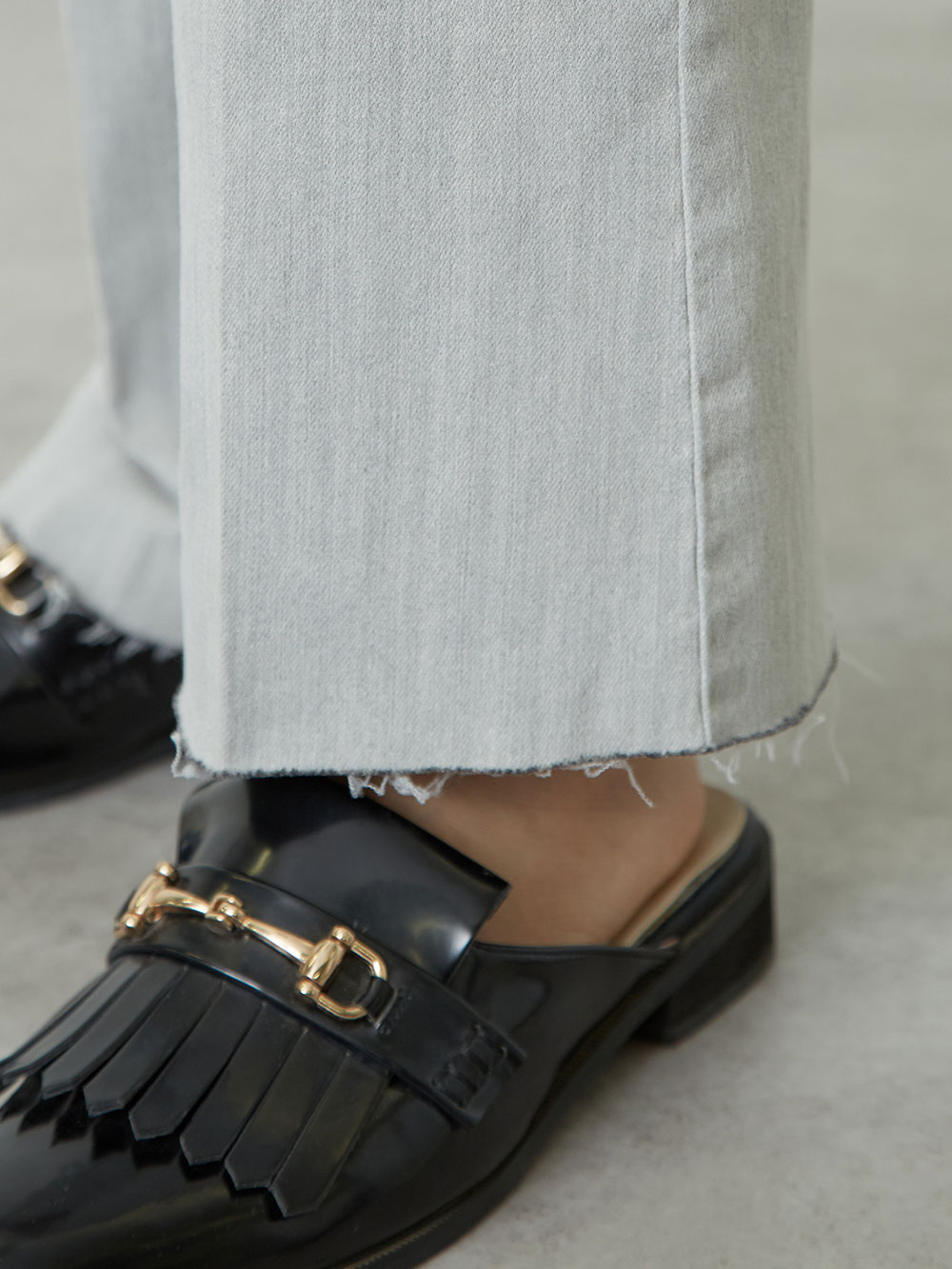 マタニティ パンツ|ain（アイン）センタープレスデニムフレアパンツ　マタニティ・産後【出産後も長く使える】