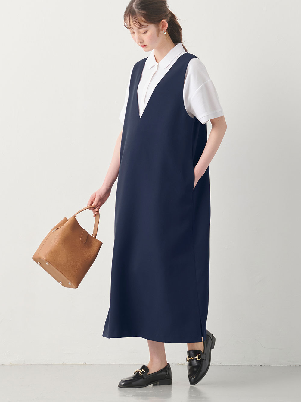 マタニティ ワンピース|Vネックロングジャンパースカート　マタニティ・授乳服【出産後も長く使える】|ネイビー