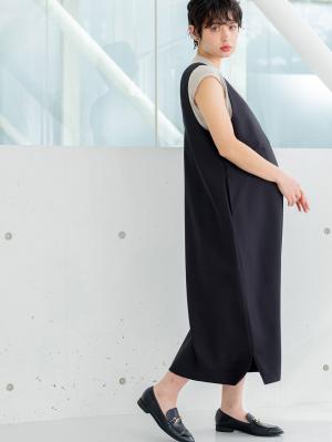 マタニティ ワンピース|Vネックロングジャンパースカート　マタニティ・授乳服【出産後も長く使える】|ブラック