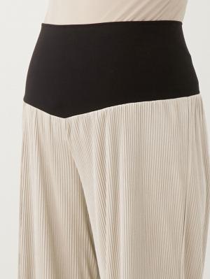 マタニティ パンツ|fairy（フェアリー）スウェード調プリーツパンツ　マタニティ・産後【出産後も長く使える】