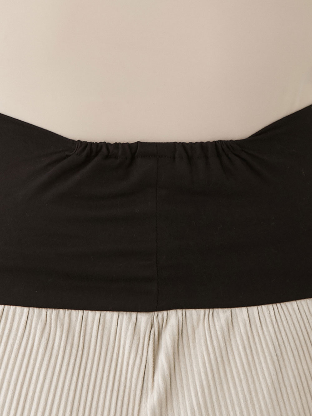 マタニティ パンツ|fairy（フェアリー）スウェード調プリーツパンツ　マタニティ・産後【出産後も長く使える】