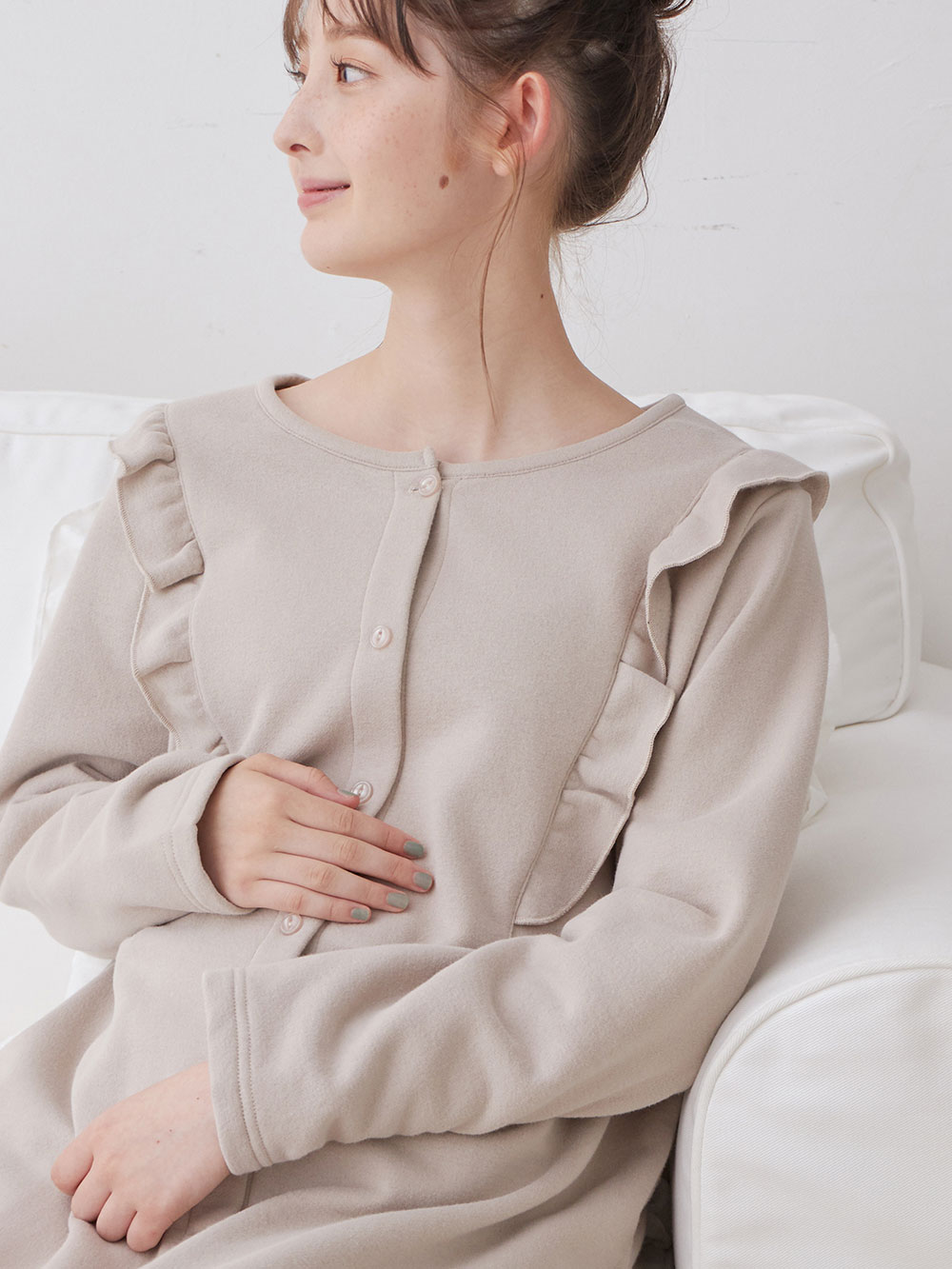 マタニティ パジャマ・ルームウェア|裏毛裏起毛ラッフルワンピース&産後も使えるレギンスパジャマ　マタニティ・授乳パジャマ【出産後も長く使える】|グレージュ