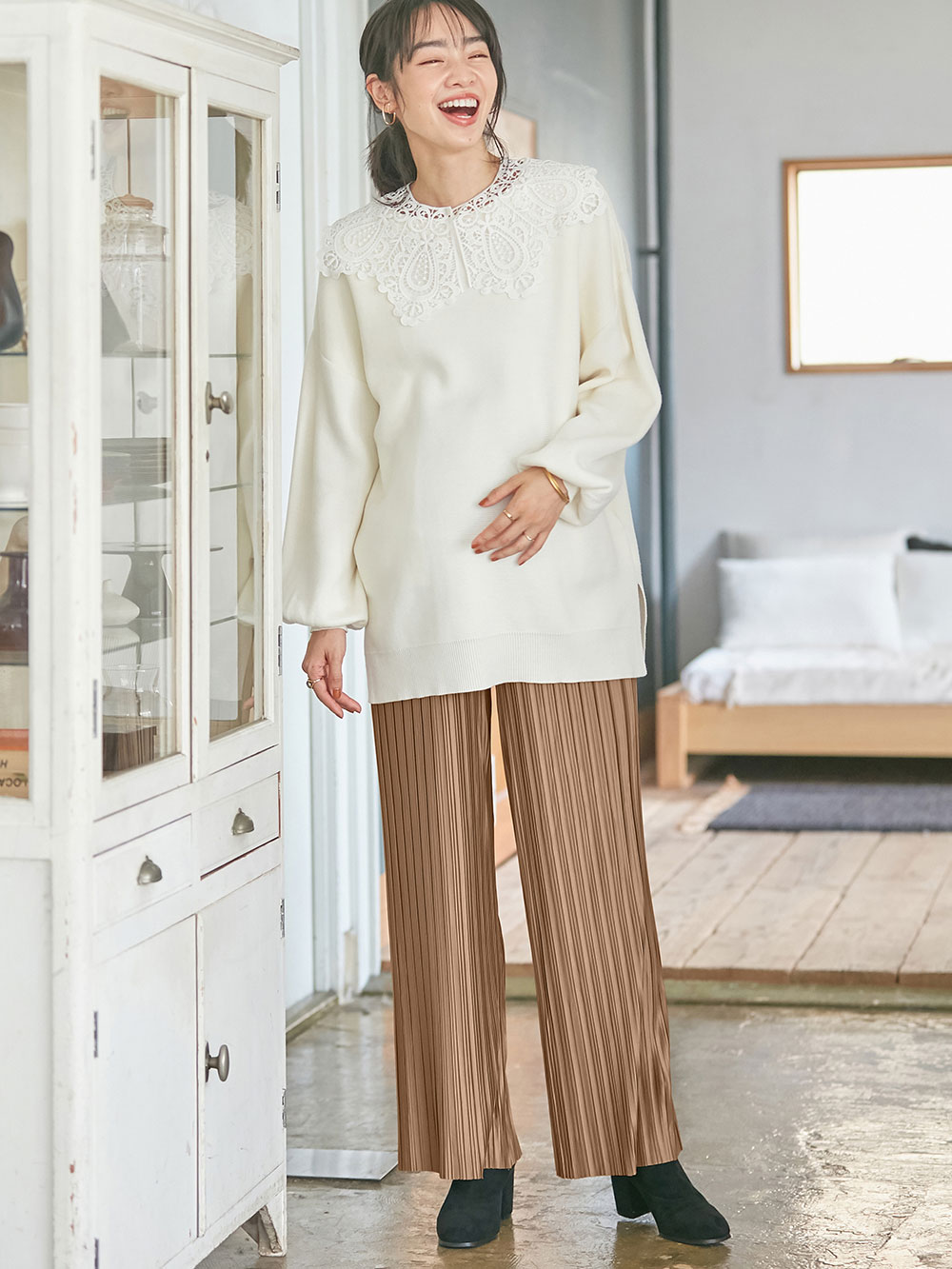 マタニティ パンツ|裾が床につかないフリーカットできるランダムプリーツワイドパンツ　マタニティ・産後【出産後も長く使える】|ベージュ