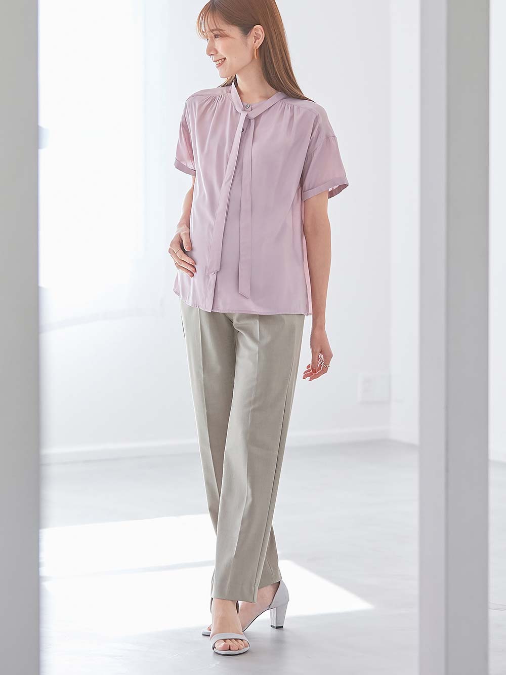 マタニティ トップス|ボウタイ付き半袖ブラウス　マタニティ・産後授乳服【出産後も長く使える】|グレイッシュピンク