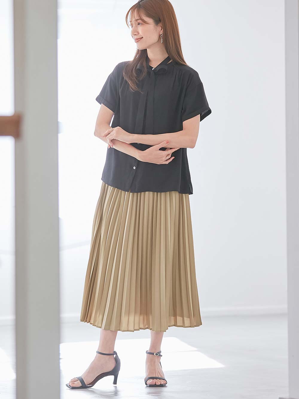 ボウタイ付き半袖ブラウス