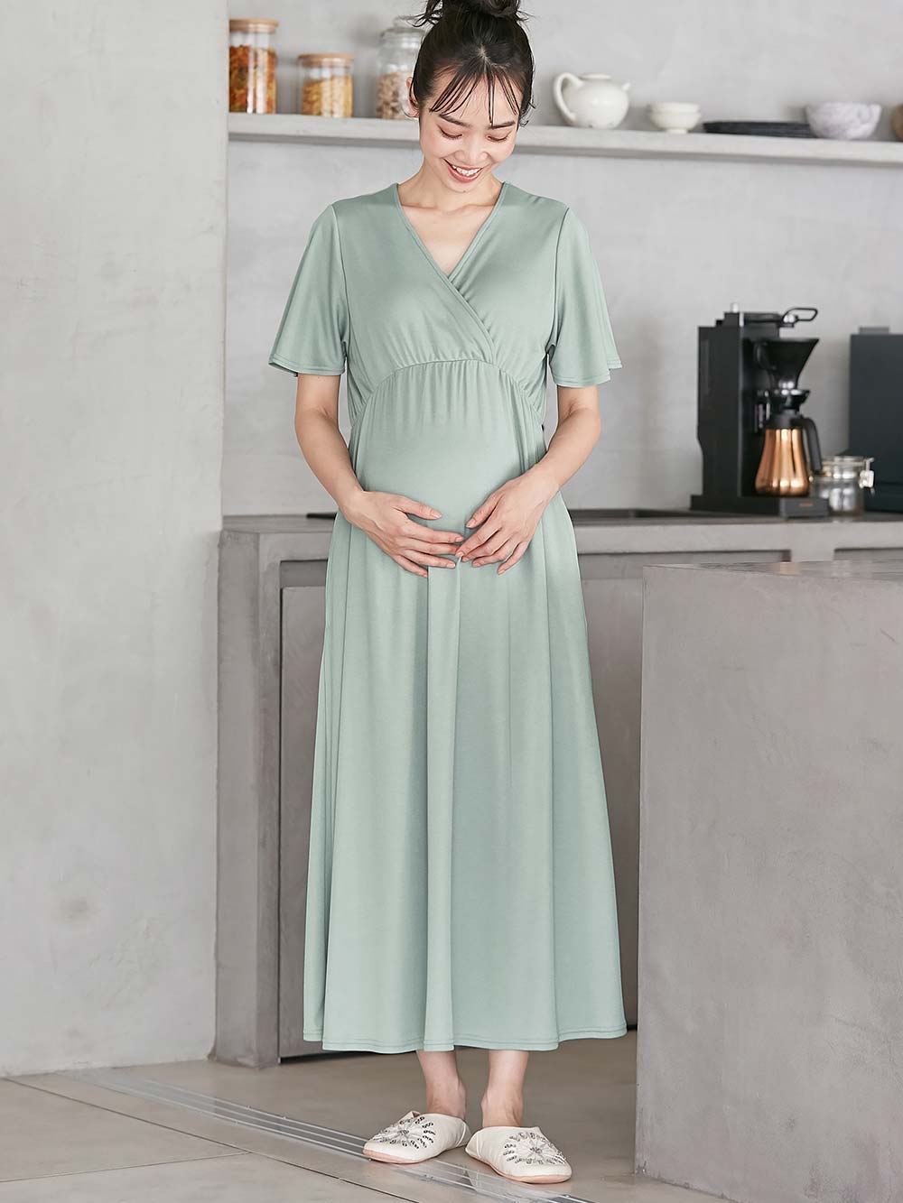 マタニティ パジャマ・ルームウェア|【親子コーデ可】スムースカシュクールパット付フレアスリーブネグリジェ　マタニティ・産後授乳服【出産後も長く着れる】|ライトグリーン