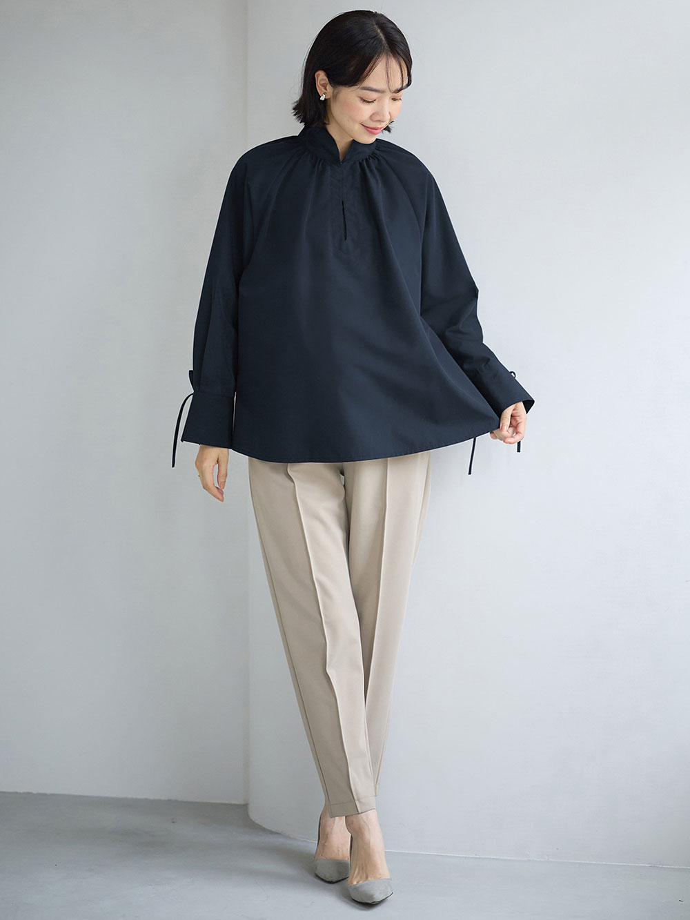 マタニティ トップス|綿混ギャザーハイネックブラウス　マタニティ　授乳服【出産後も長く使える】|ネイビー