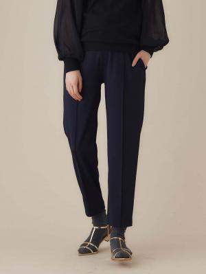 【買うほどおトク！メモリアル割対象】センターシームストレッチテーパードパンツ　マタニティ・産後 【出産後も長く使える】10414