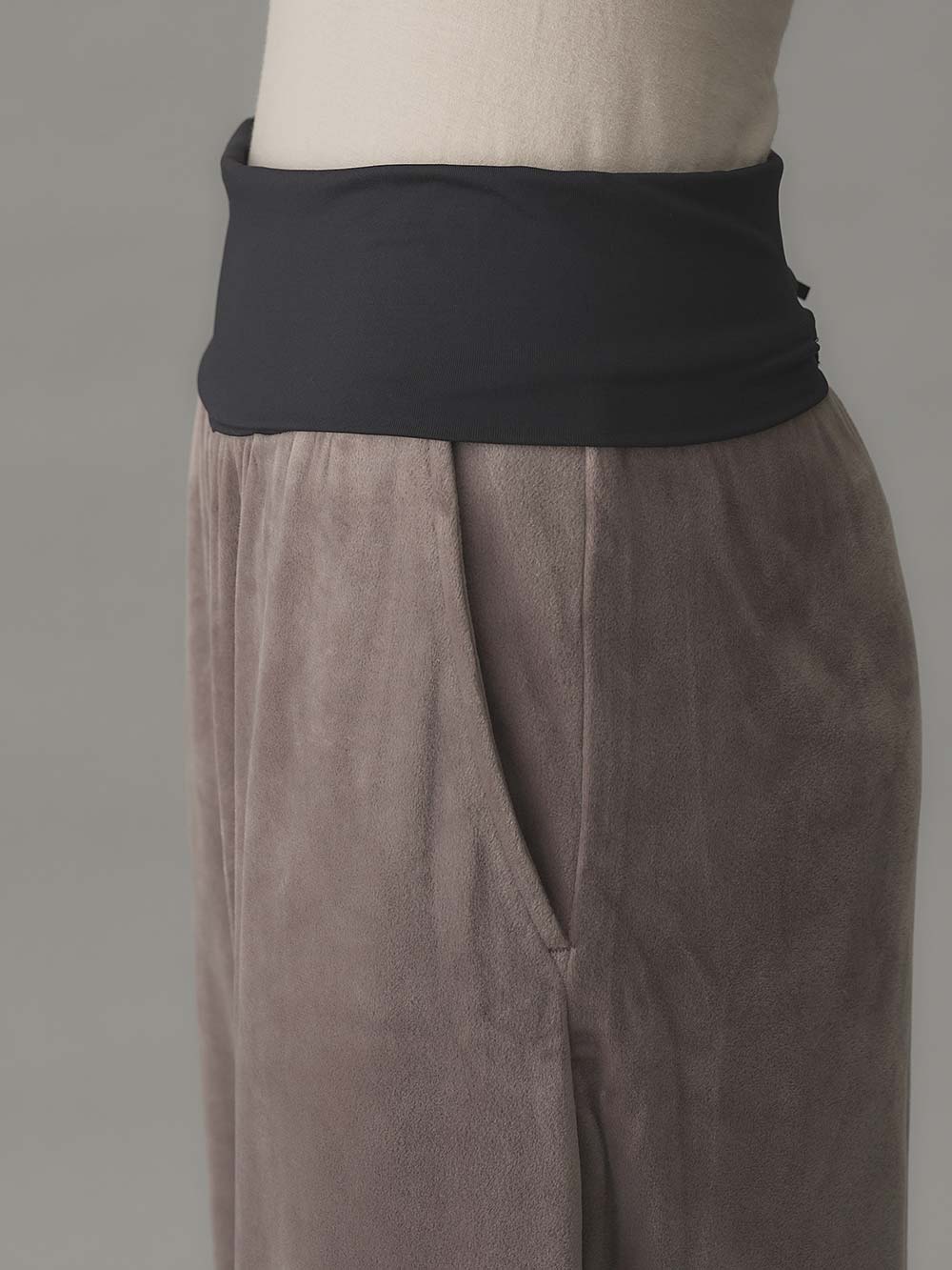 マタニティ パンツ|ストレッチベロアワイドパンツ・ルームウェア  fairy（フェアリー）マタニティ・産後 【出産後も長く使える】