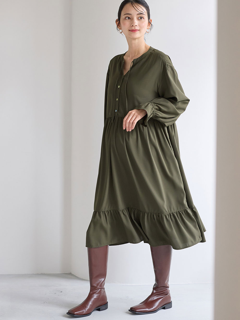 マタニティ ワンピース|裾ティアードワンピース（花柄・無地）　マタニティ・授乳服【出産後も長く使える】|カーキ