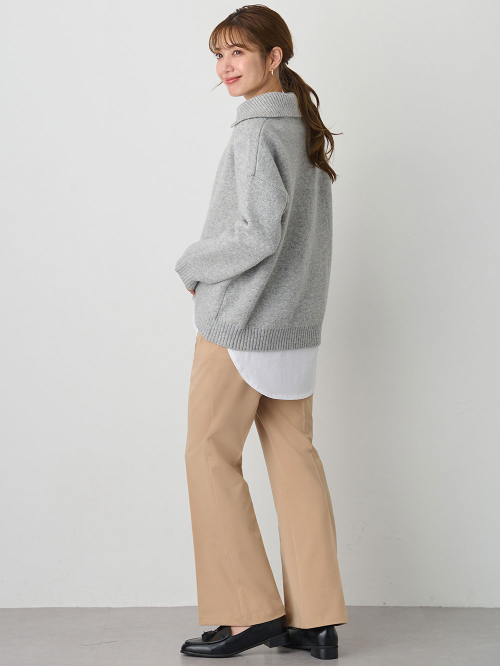 マタニティ パンツ|バックギャザーフレアパンツ マタニティ・産後【出産後も長く使える】|ベージュ