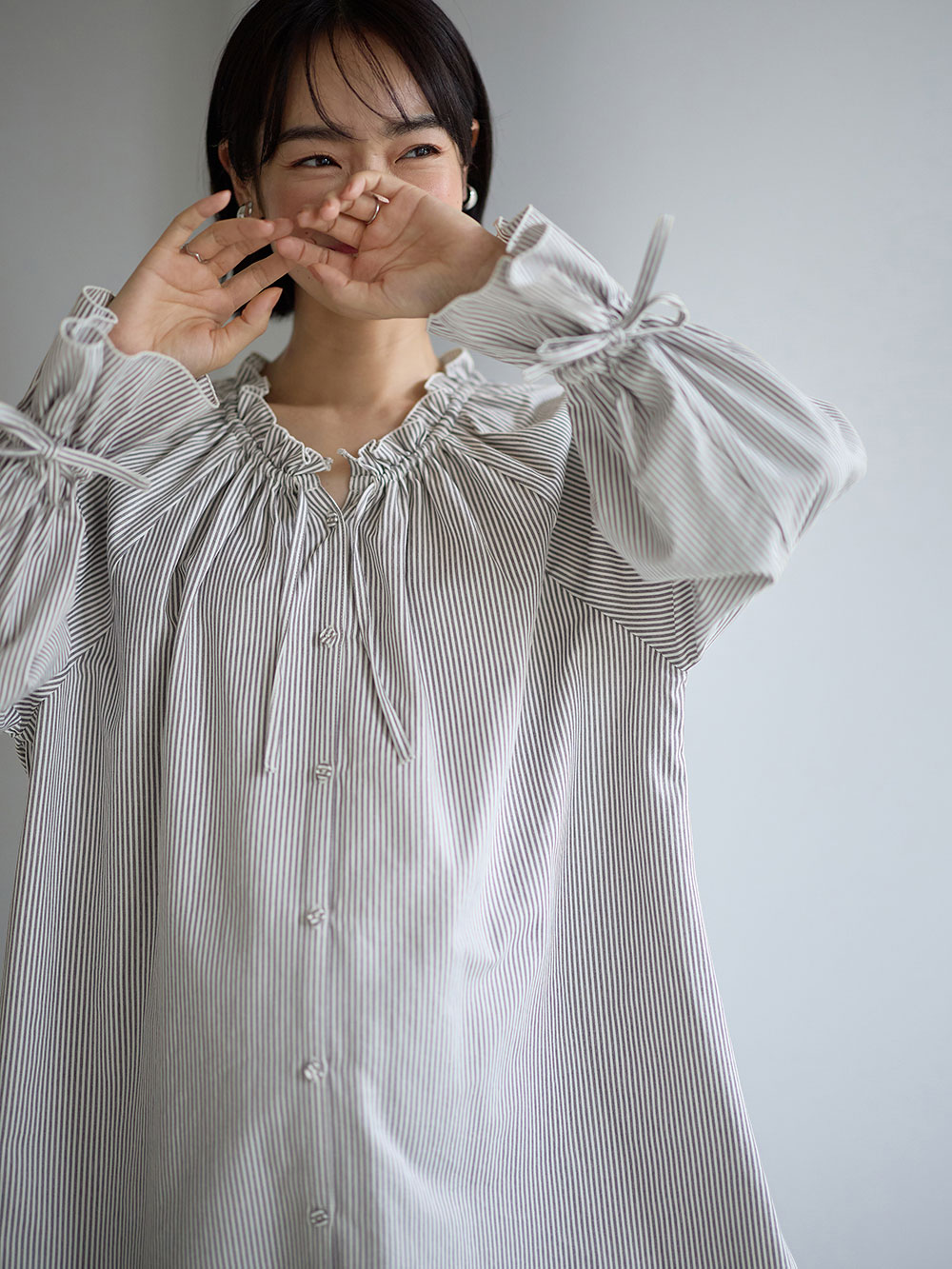マタニティ トップス|綿混フリルブラウス マタニティ・授乳服【出産後も長く使える】|ストライプ