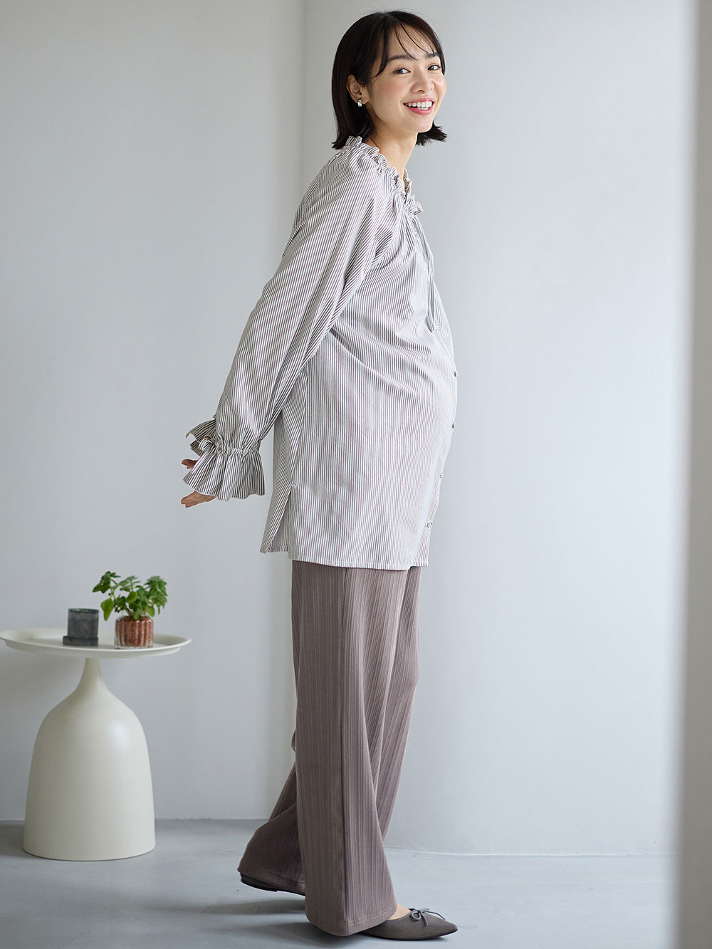 bitnabi 授乳服　スカラップ　ブラウス　夏用　新品未使用 マタニティ 授乳服通販 パールズ 授乳ケープ一体型 ボリューム袖