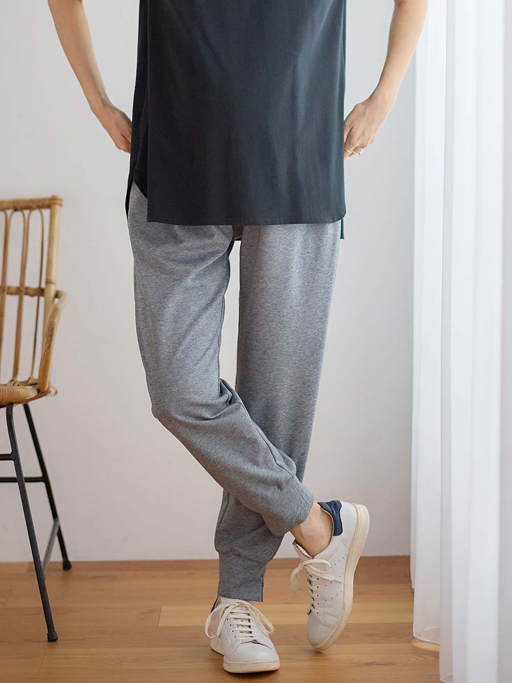 マタニティ パンツ|裾スリットジョガーパンツ マタニティ・産後【出産後も長く使える】|杢グレー