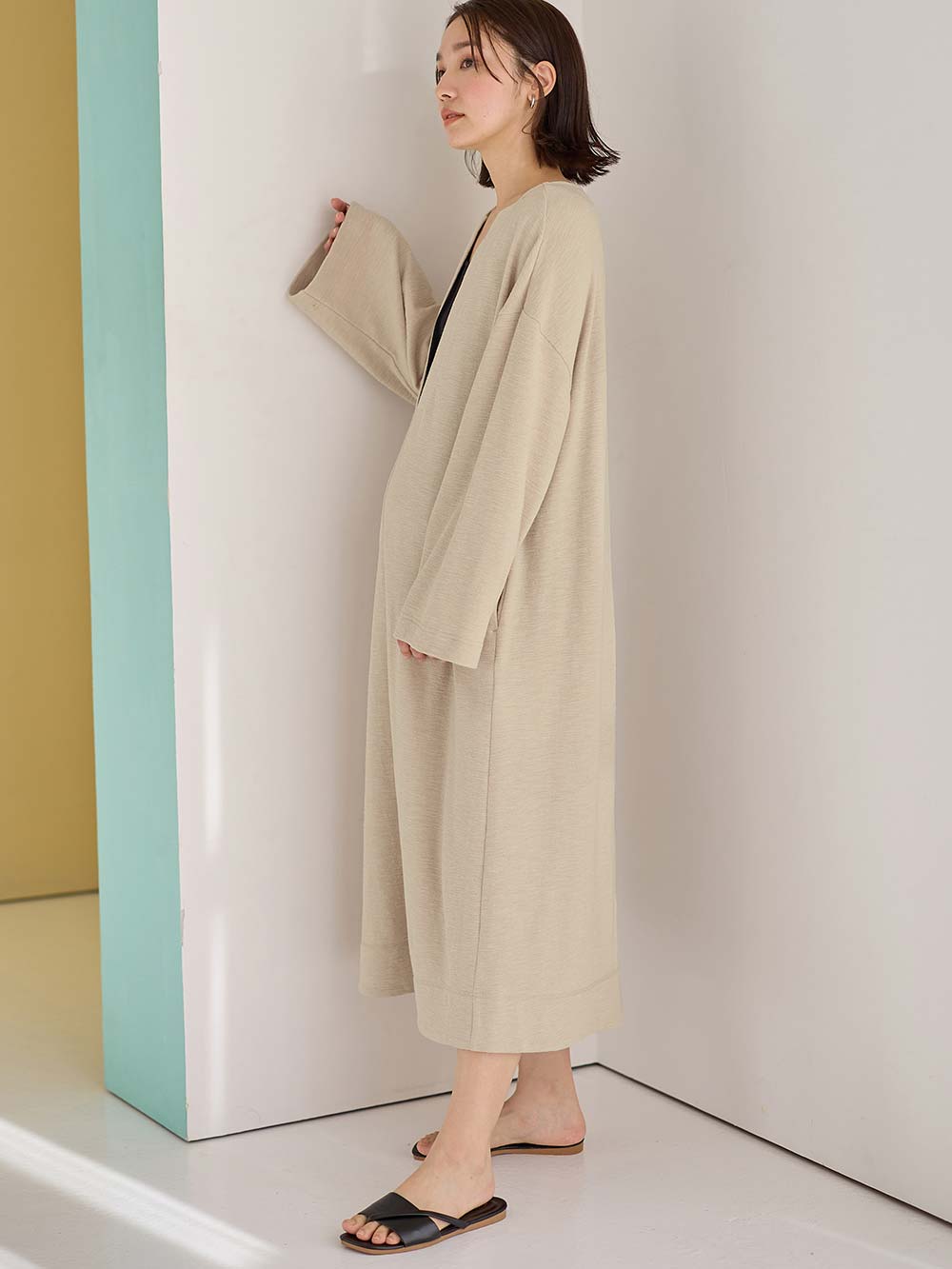 マタニティ ワンピース|深Vネックスリットカットソーワンピース マタニティ・授乳服 【出産後も長く使える】|ライトベージュ