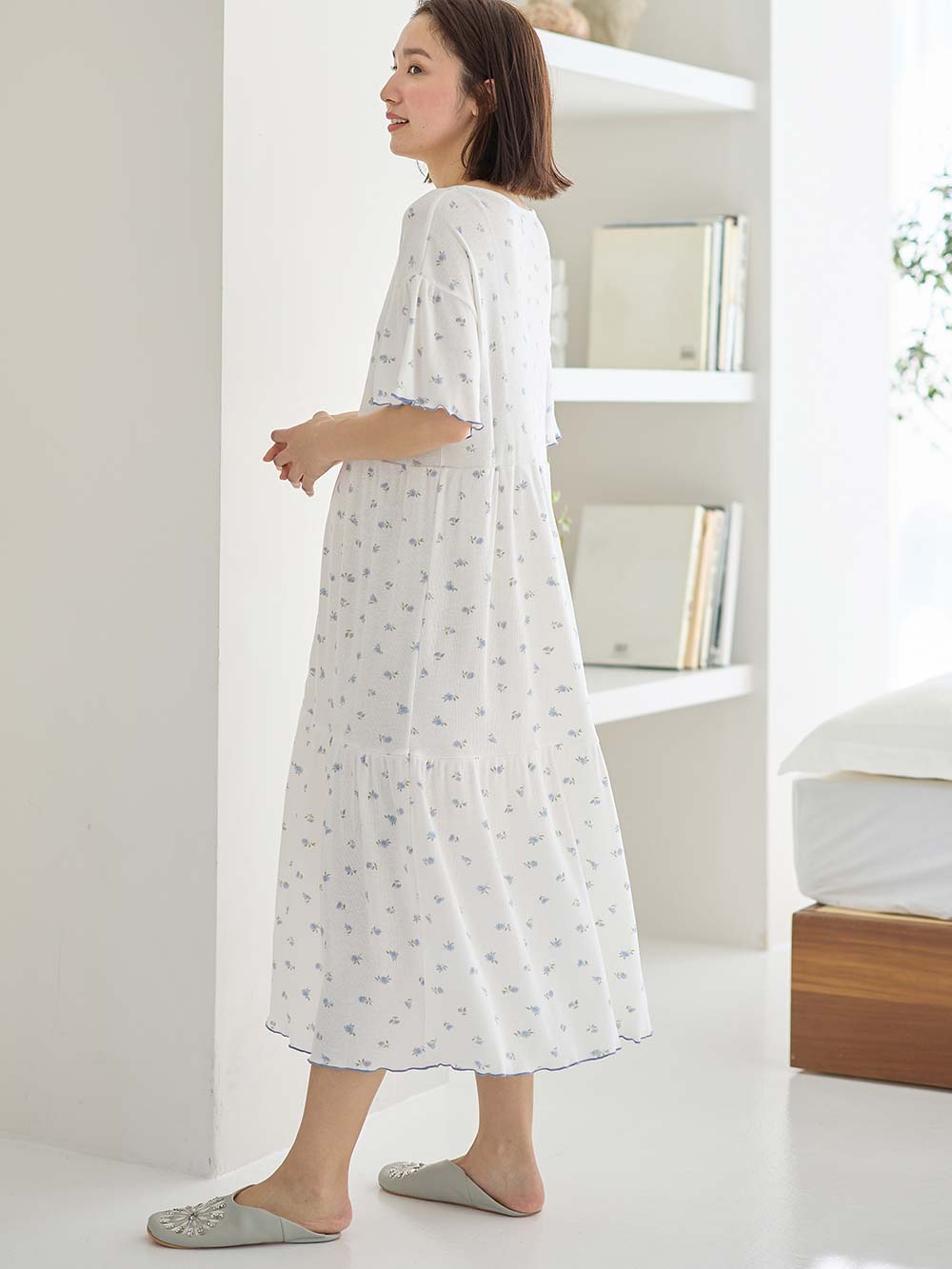 マタニティ パジャマ・ルームウェア|テレコ小花柄プリントティアードネグリジェ  マタニティ・授乳パジャマ 【出産後も長く使える】|アイボリー