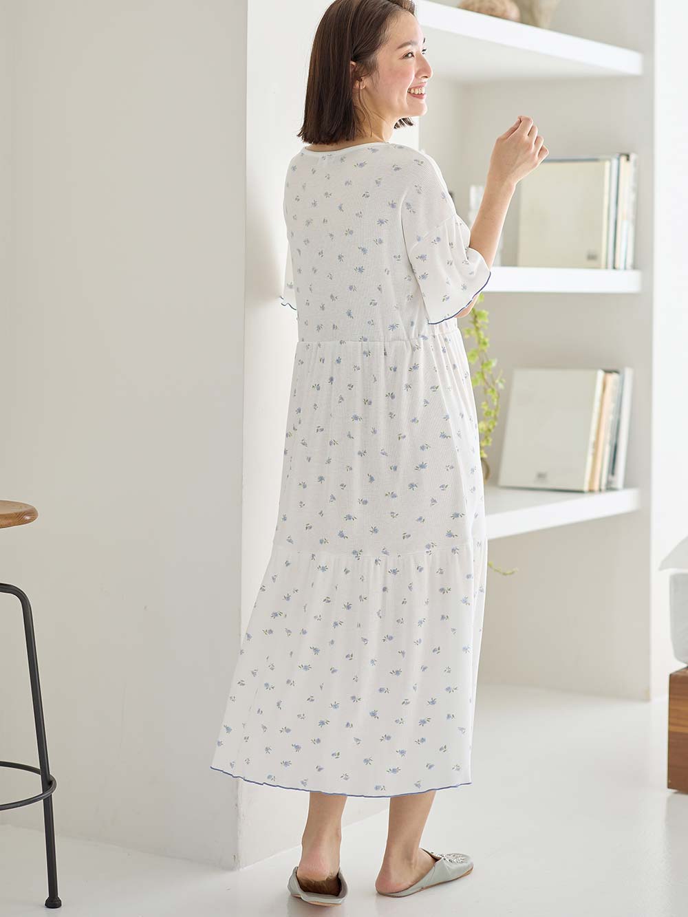マタニティ パジャマ・ルームウェア|テレコ小花柄プリントティアードネグリジェ  マタニティ・授乳パジャマ 【出産後も長く使える】|アイボリー