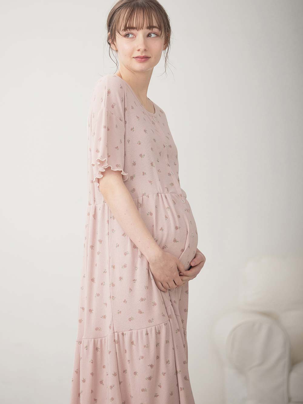 マタニティ パジャマ・ルームウェア|テレコ小花柄プリントティアードネグリジェ  マタニティ・授乳パジャマ 【出産後も長く使える】|ピンク