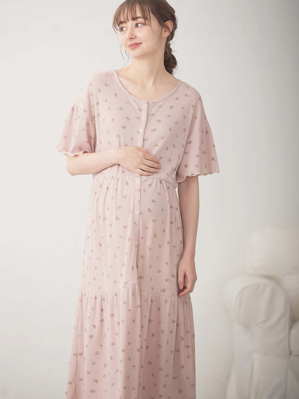 マタニティ パジャマ・ルームウェア|テレコ小花柄プリントティアードネグリジェ  マタニティ・授乳パジャマ 【出産後も長く使える】|アイボリー