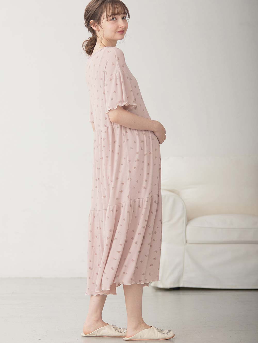 マタニティ パジャマ・ルームウェア|テレコ小花柄プリントティアードネグリジェ  マタニティ・授乳パジャマ 【出産後も長く使える】|ピンク
