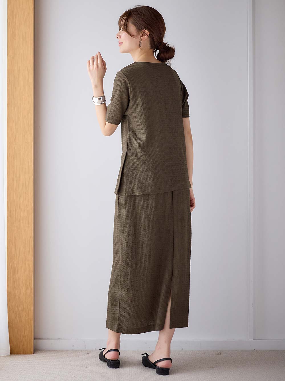 マタニティ トップス|サイドスリットぽこぽこジャガードトップス　マタニティ・授乳服【出産後も長く着られる】|モカ