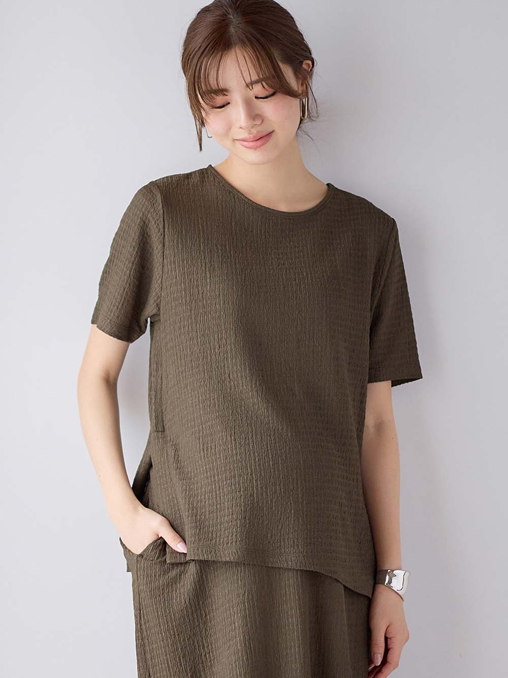 マタニティ トップス|サイドスリットぽこぽこジャガードトップス　マタニティ・授乳服【出産後も長く着られる】|モカ