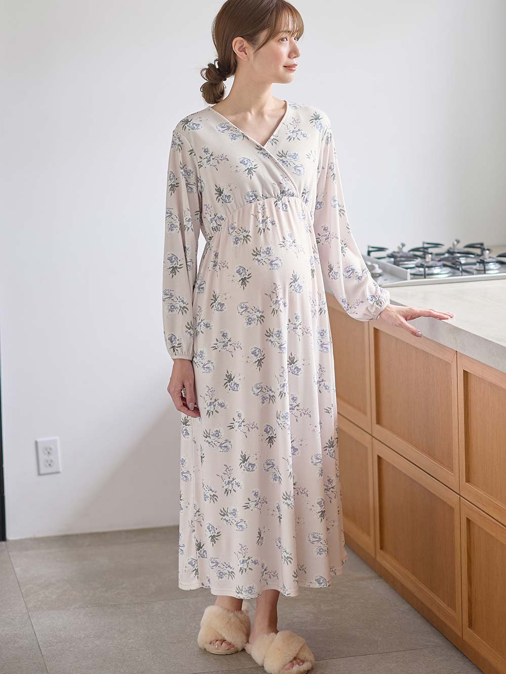マタニティ パジャマ・ルームウェア|【親子コーデ可】花柄スムースカシュクールパッド付長袖ネグリジェ 【出産後も長く使える】|ペールピンク×プリント