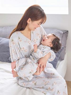 マタニティ パジャマ・ルームウェア|【親子コーデ可】花柄スムースカシュクールパッド付長袖ネグリジェ 【出産後も長く使える】