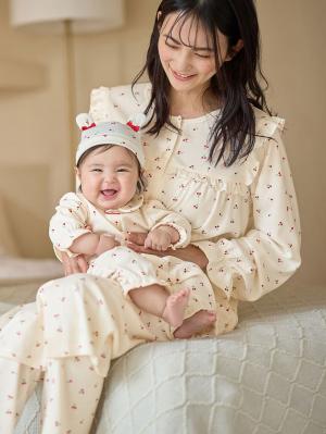 【MAX55%OFF ブラックフライデーセール対象】【親子コーデ可】綿混やわらかスムースチェリープリントフリルパジャマ　マタニティ・授乳パジャマ【出産後も長く使える】