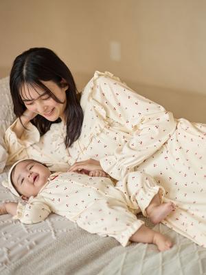 マタニティ パジャマ・ルームウェア|【親子コーデ可】綿混やわらかスムースチェリープリントフリルパジャマ マタニティ・授乳パジャマ【出産後も長く使える】|オフ