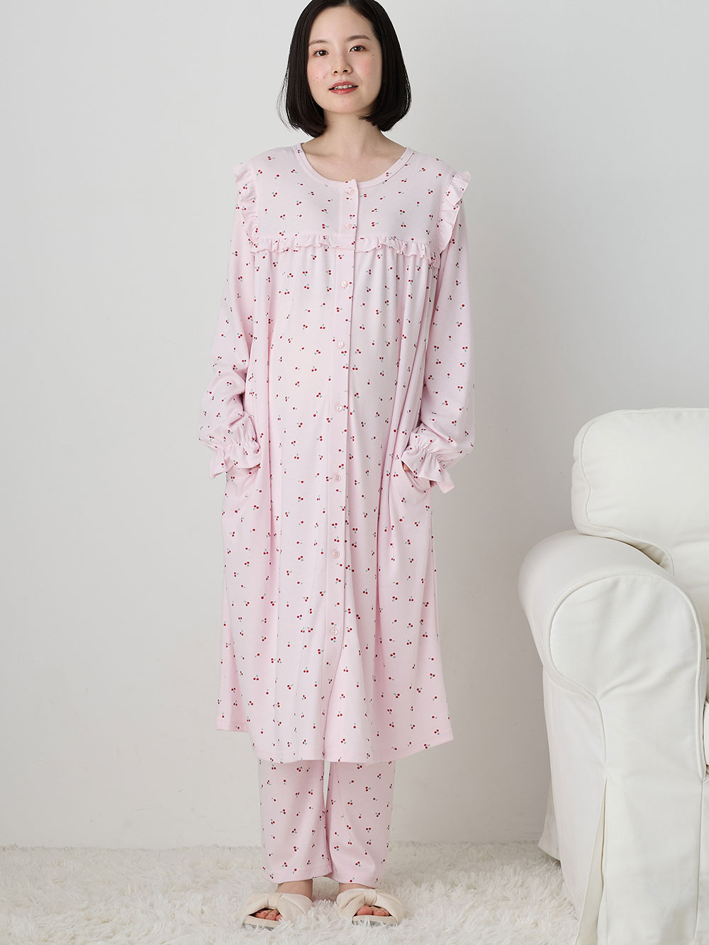 マタニティ パジャマ・ルームウェア|【親子コーデ可】綿混やわらかスムースチェリープリントフリルパジャマ マタニティ・授乳パジャマ【出産後も長く使える】|ピンク