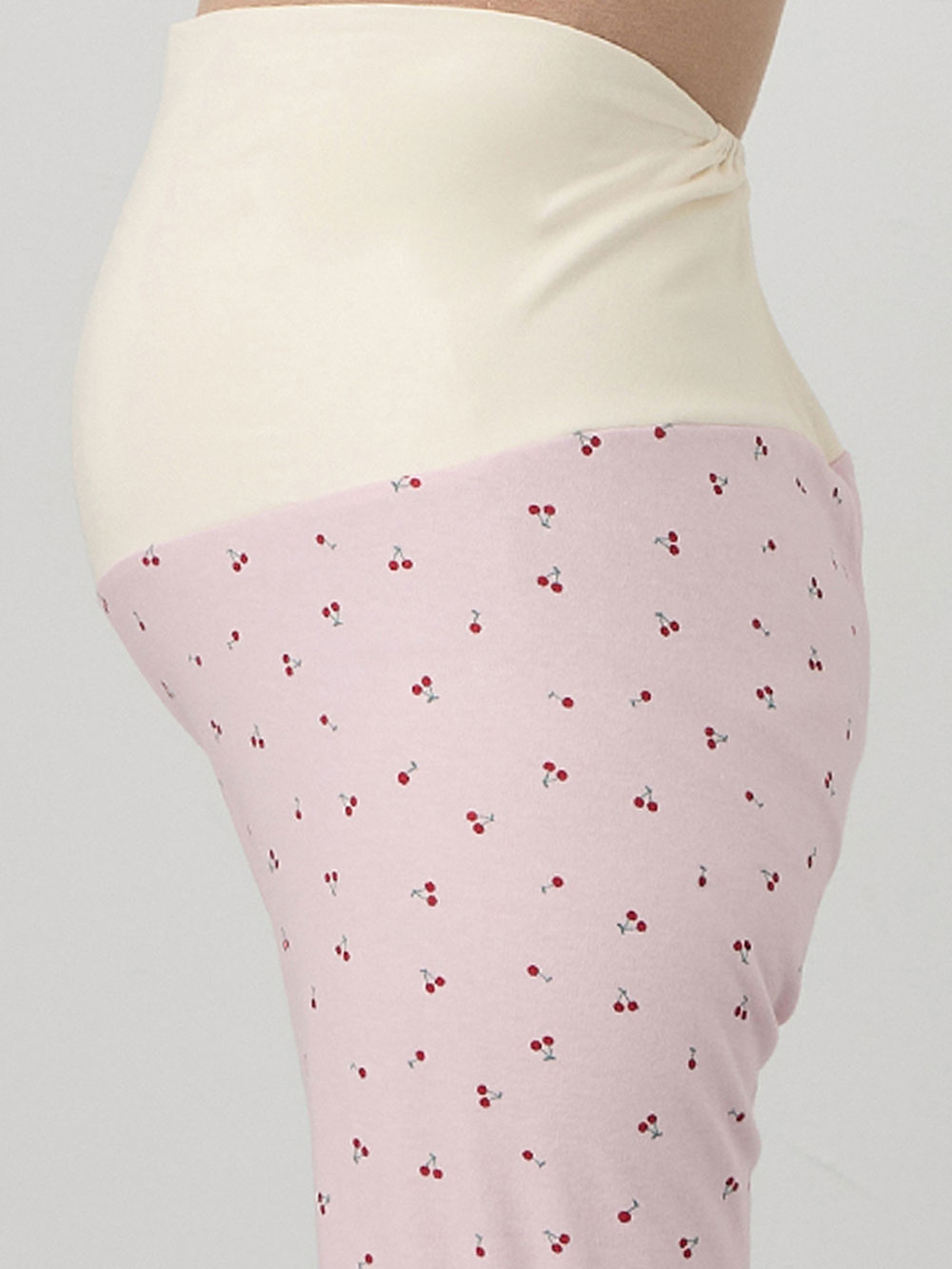 マタニティ パジャマ・ルームウェア|【親子コーデ可】綿混やわらかスムースチェリープリントフリルパジャマ マタニティ・授乳パジャマ【出産後も長く使える】