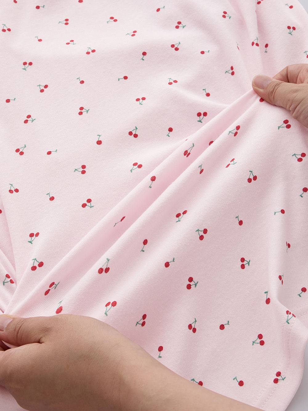 マタニティ パジャマ・ルームウェア|【親子コーデ可】綿混やわらかスムースチェリープリントフリルパジャマ マタニティ・授乳パジャマ【出産後も長く使える】