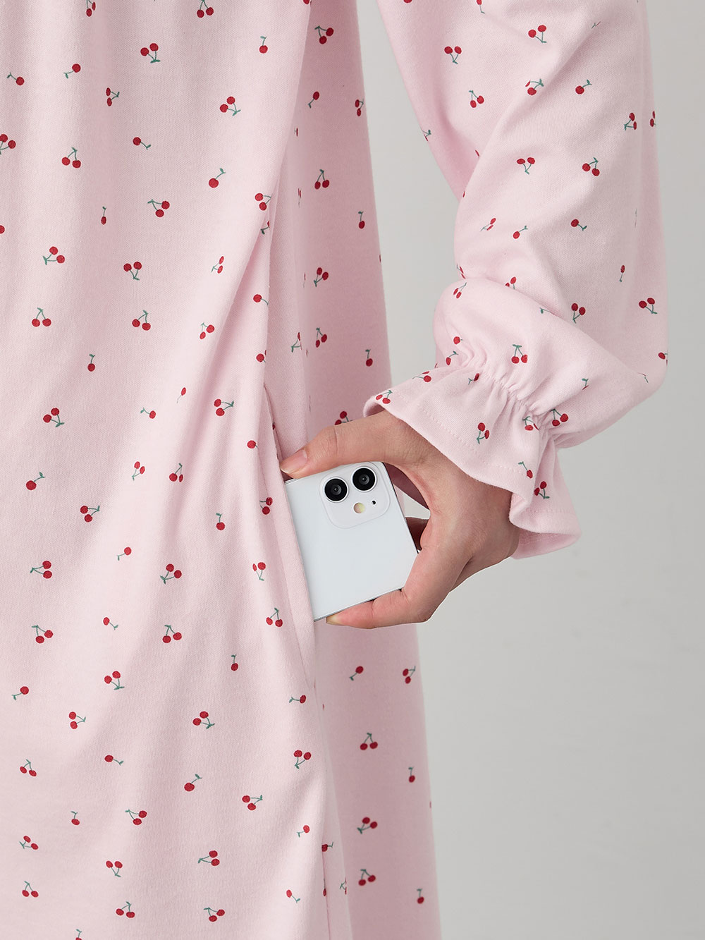 マタニティ パジャマ・ルームウェア|【親子コーデ可】綿混やわらかスムースチェリープリントフリルパジャマ マタニティ・授乳パジャマ【出産後も長く使える】