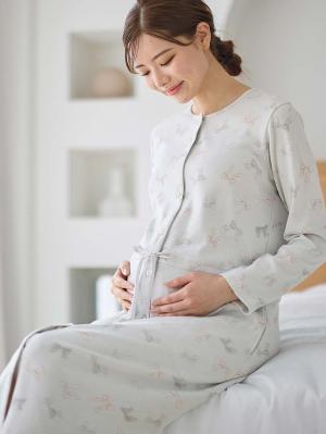 【親子コーデ可】リボン柄プリント２ＷＡＹパジャマ　マタニティ・授乳パジャマ【出産後も長く使える】10582