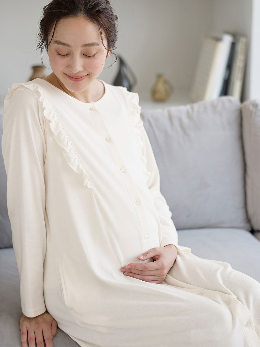 マタニティ パジャマ・ルームウェア|綿混やわらかスムースラッフルワンピース＆レギンスパジャマ　マタニティ・授乳パジャマ【出産後も長く使える】|オフ