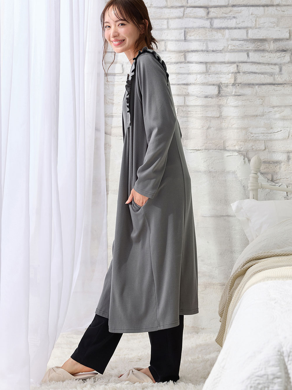 マタニティ パジャマ・ルームウェア|綿混やわらかスムースラッフルワンピース＆レギンスパジャマ　マタニティ・授乳パジャマ【出産後も長く使える】|チャコール