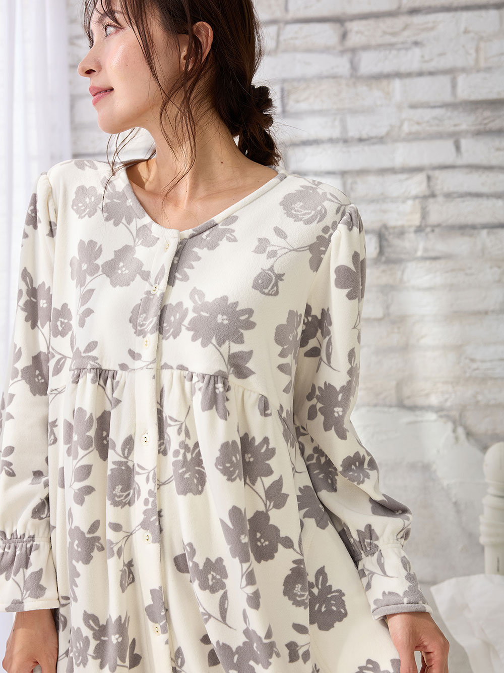 マタニティ パジャマ・ルームウェア|Rosemadame(ローズマダム)ストレッチベロア花柄ネグリジェ マタニティ・授乳パジャマ【産後まで長く使える】|オフ花柄