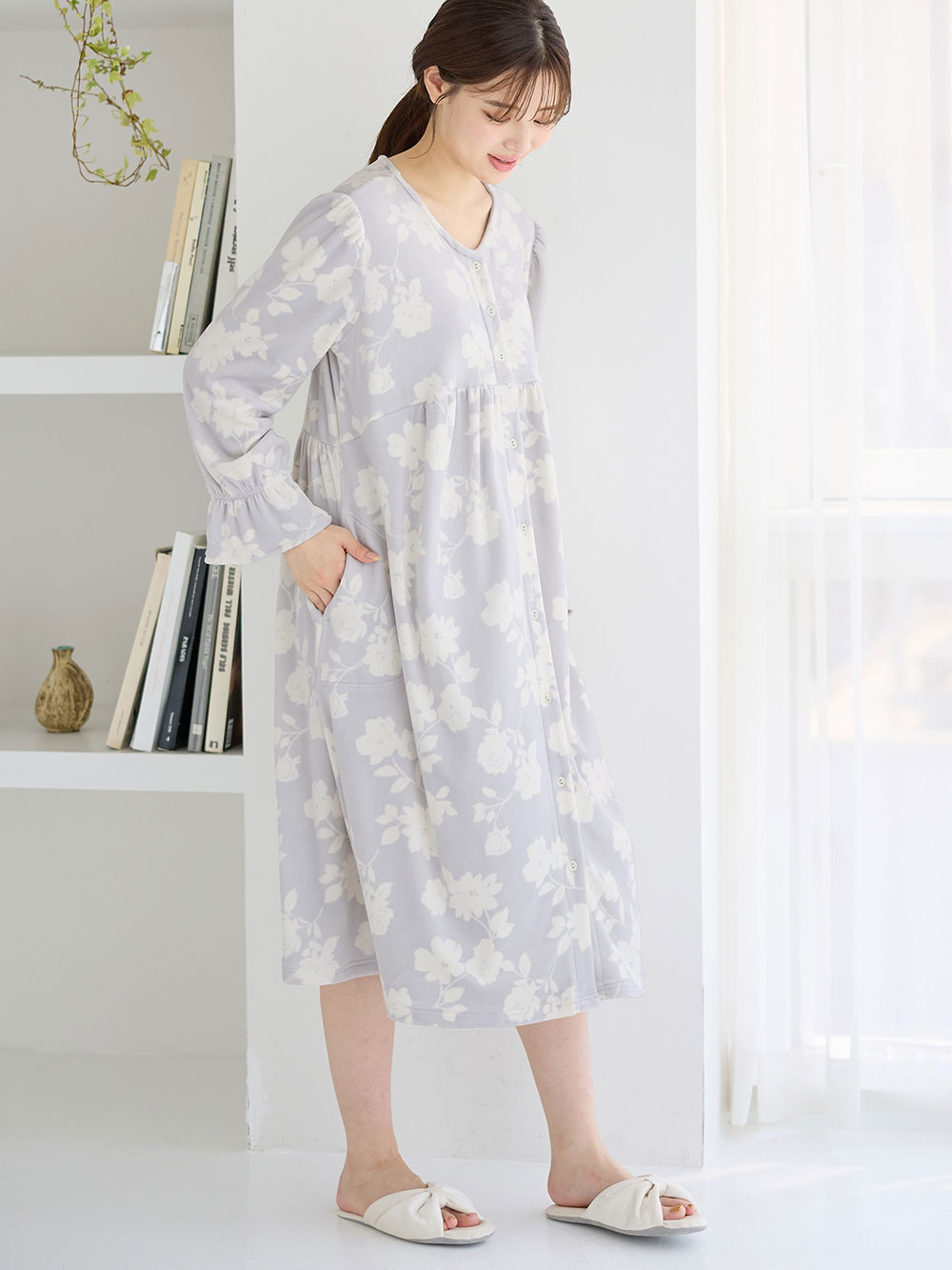 マタニティ パジャマ・ルームウェア|Rosemadame(ローズマダム)ストレッチベロア花柄ネグリジェ マタニティ・授乳パジャマ【産後まで長く使える】|サックス花柄