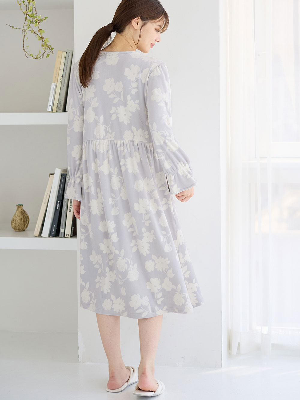 マタニティ パジャマ・ルームウェア|Rosemadame(ローズマダム)ストレッチベロア花柄ネグリジェ マタニティ・授乳パジャマ【産後まで長く使える】|サックス花柄