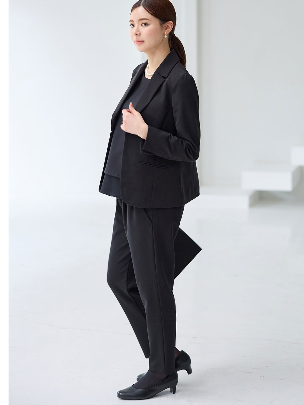 マタニティ ワンピース|【ブラックフォーマル・喪服】ストレッチジョーゼットセットアップ　マタニティ・産後【出産後も長く使える】|パンツセット(ブラック)