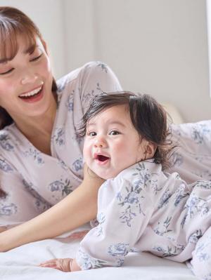 マタニティ パジャマ・ルームウェア|【親子コーデセット】花柄スムースカシュクールパッド付半袖ネグリジェ＆2wayオール　出産準備　ギフト　マタニティ・産後|ペールピンク×プリント