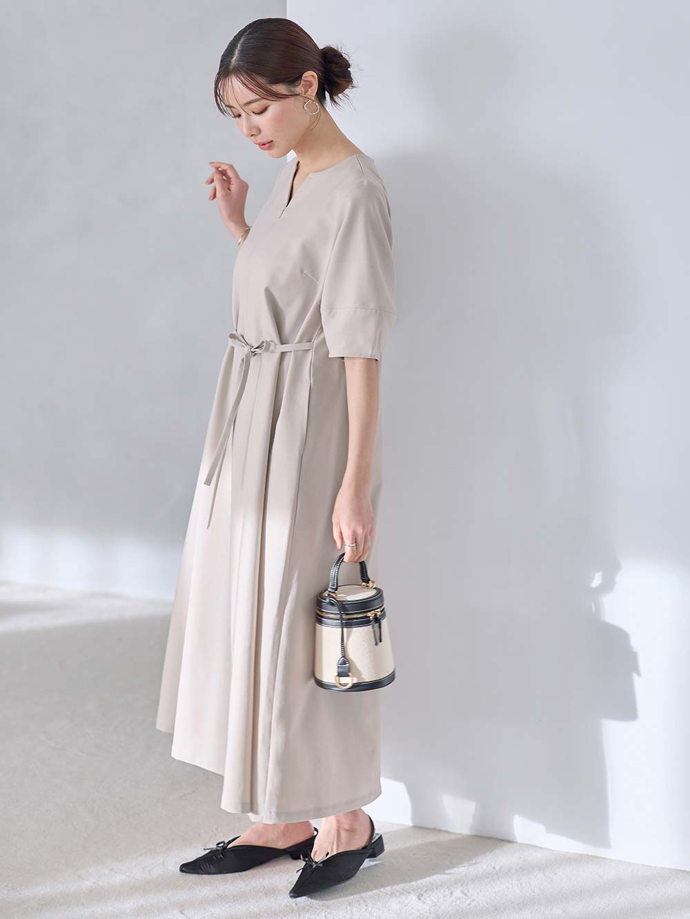 マタニティ ワンピース|ランタンスリーブウエストリボン付きワンピース　マタニティ・産後【産後も長く着れる】Rosemadame（ローズマダム）|オフベージュ