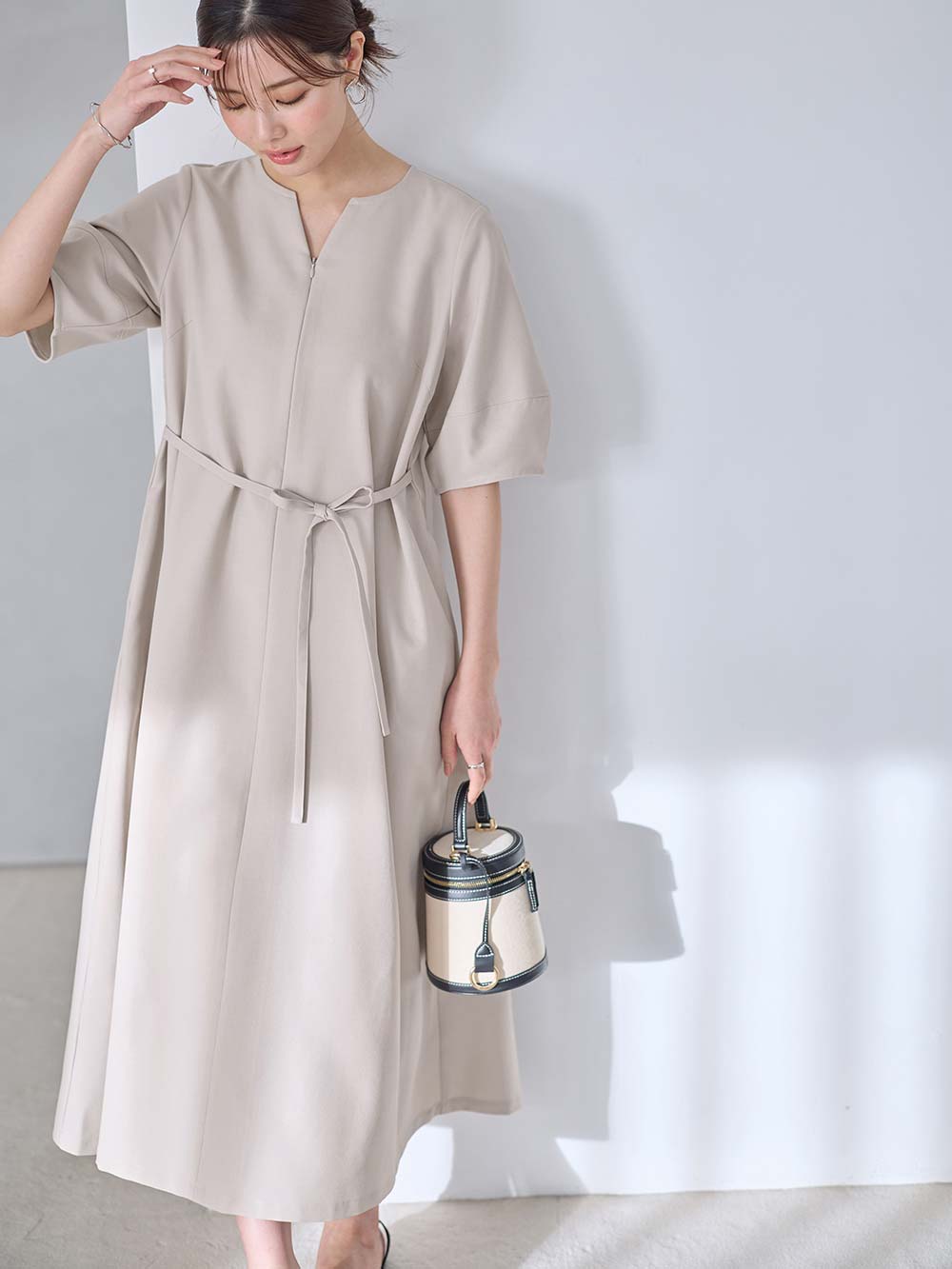 マタニティ ワンピース|ランタンスリーブウエストリボン付きワンピース　マタニティ・産後【産後も長く着れる】Rosemadame（ローズマダム）|オフベージュ