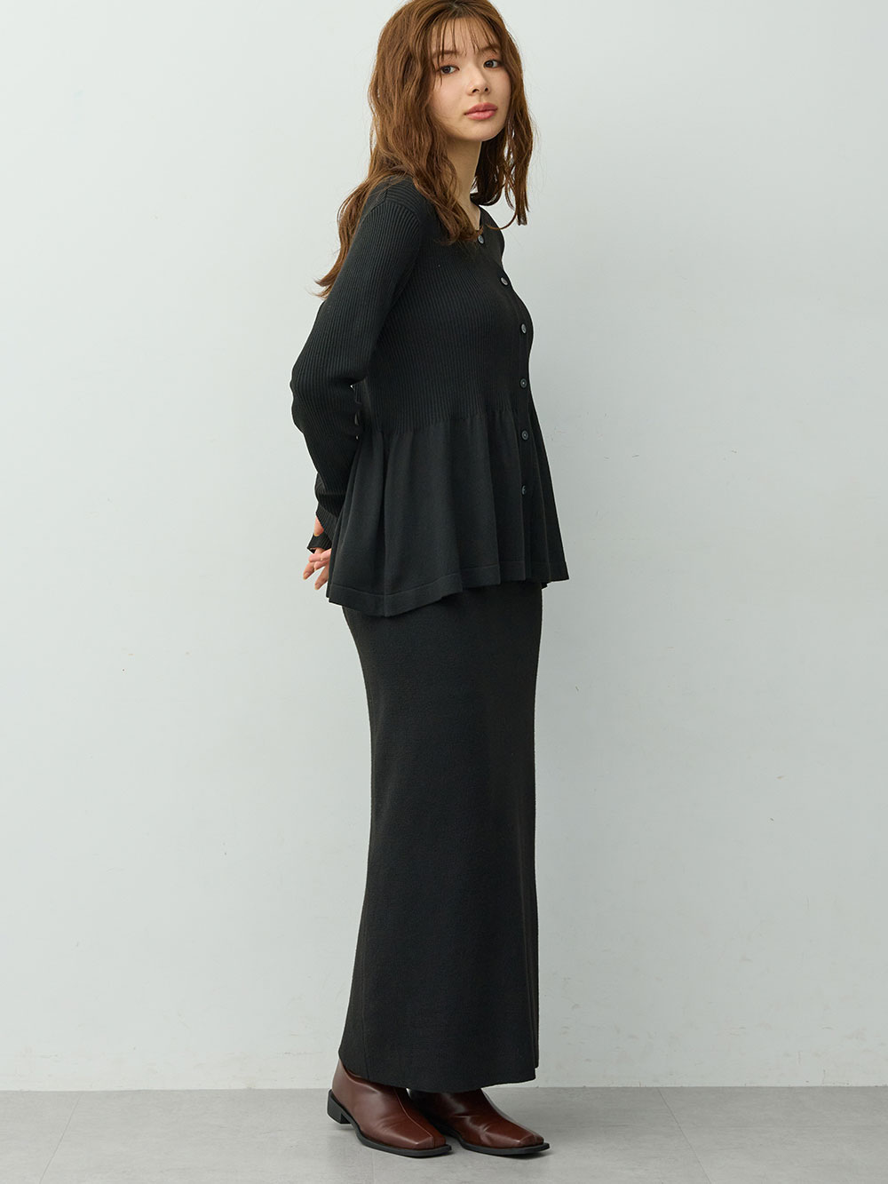 マタニティ ワンピース|ペプラムニットセットアップ　マタニティ・産後【産後も長く着れる】Rosemadame(ローズマダム)|ブラック