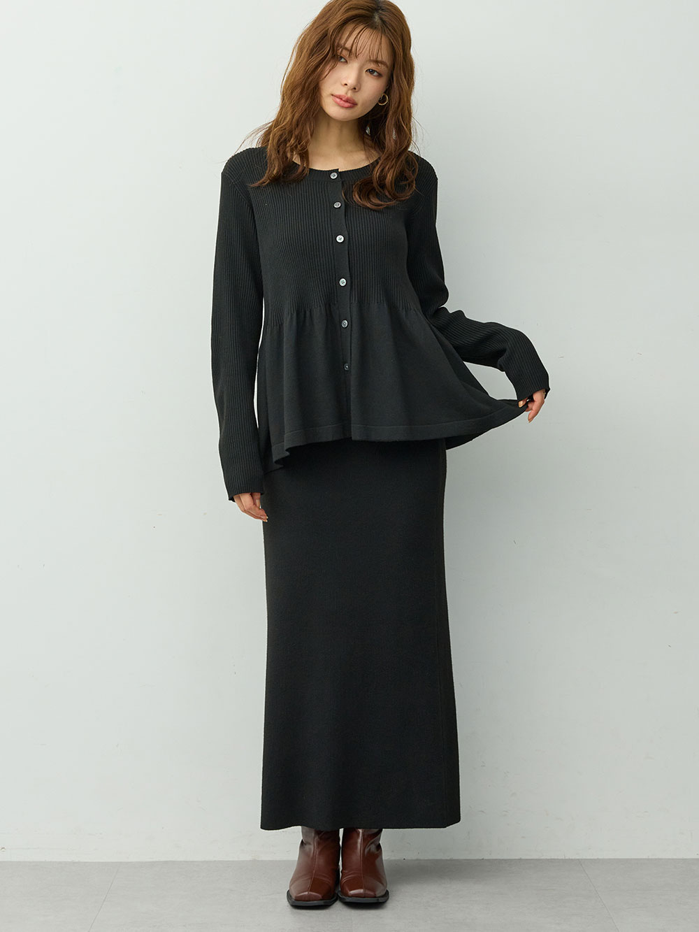 マタニティ ワンピース|ペプラムニットセットアップ　マタニティ・産後【産後も長く着れる】Rosemadame(ローズマダム)|ブラック