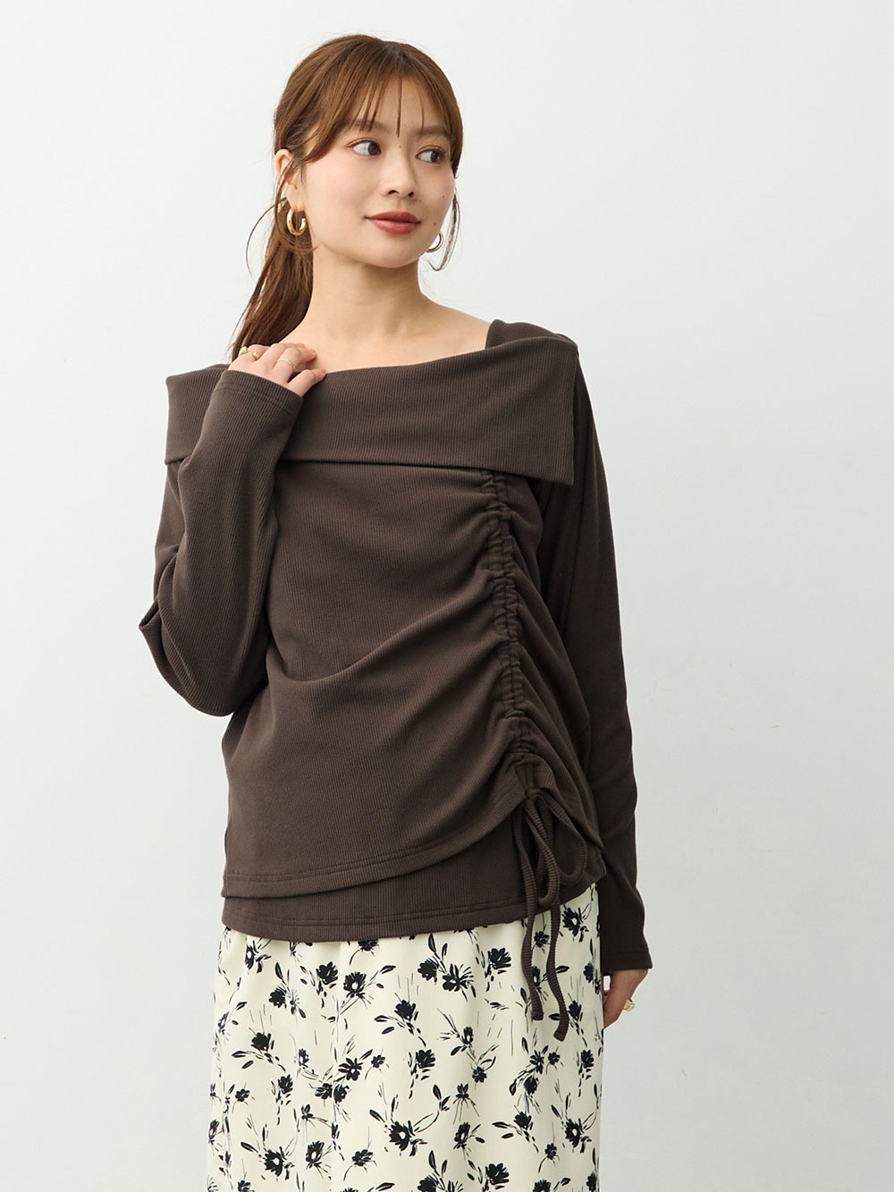 マタニティトップス・授乳服トップス|オフショル風ギャザートップス　マタニティ・産後授乳服【出産後も長く着られる】|ブラウン