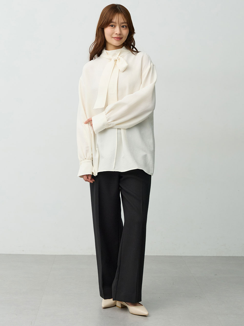 マタニティトップス・授乳服トップス|【4WAY着用可】ボウタイ付きブラウス　マタニティ・授乳服【出産後も長く着られる】|オフホワイト