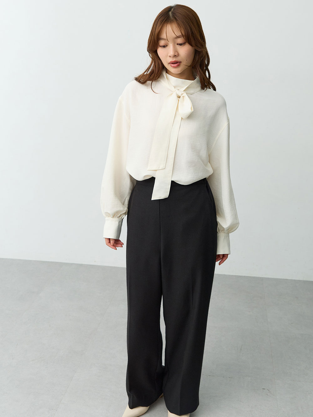 マタニティトップス・授乳服トップス|【4WAY着用可】ボウタイ付きブラウス　マタニティ・授乳服【出産後も長く着られる】|オフホワイト